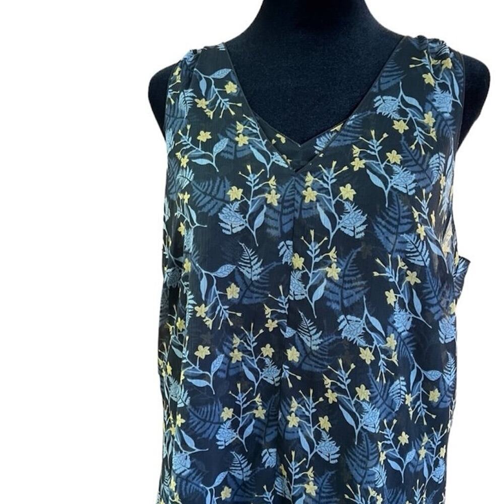 Cabi women’s size M sleeveless blouse